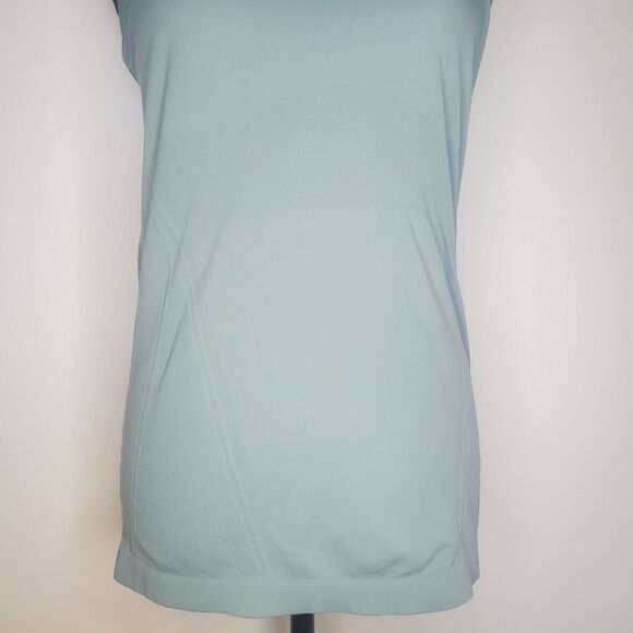 Lululemon Racerback Tank in Light Blue Size 8 - Picture 3 of 8